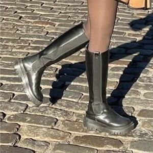 Black Boots size 7 great condition like new